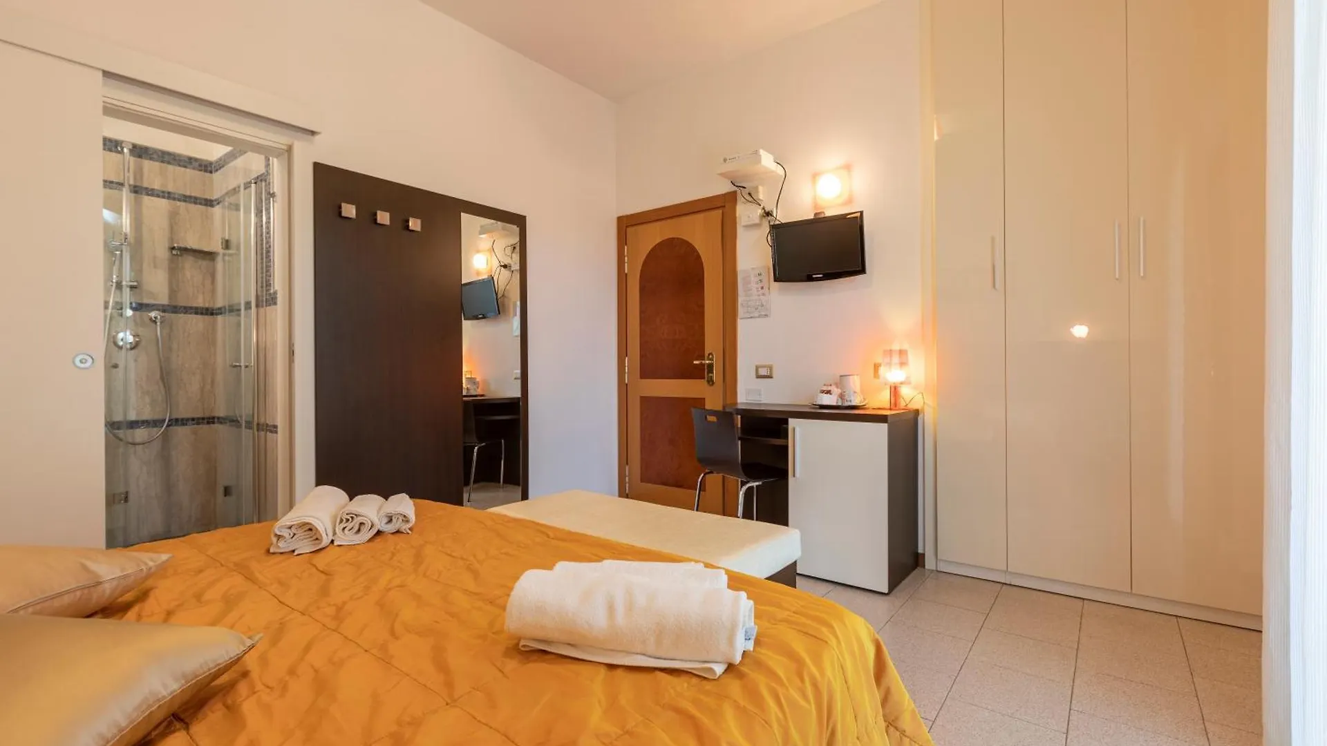 Hotel Deborah Milano Marittima 3*,