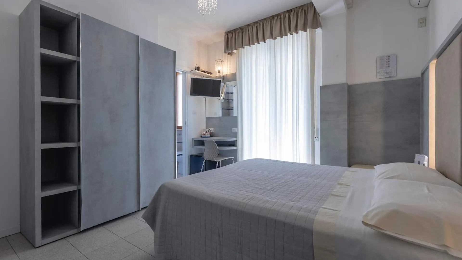 Hotel Deborah Milano Marittima 3*,