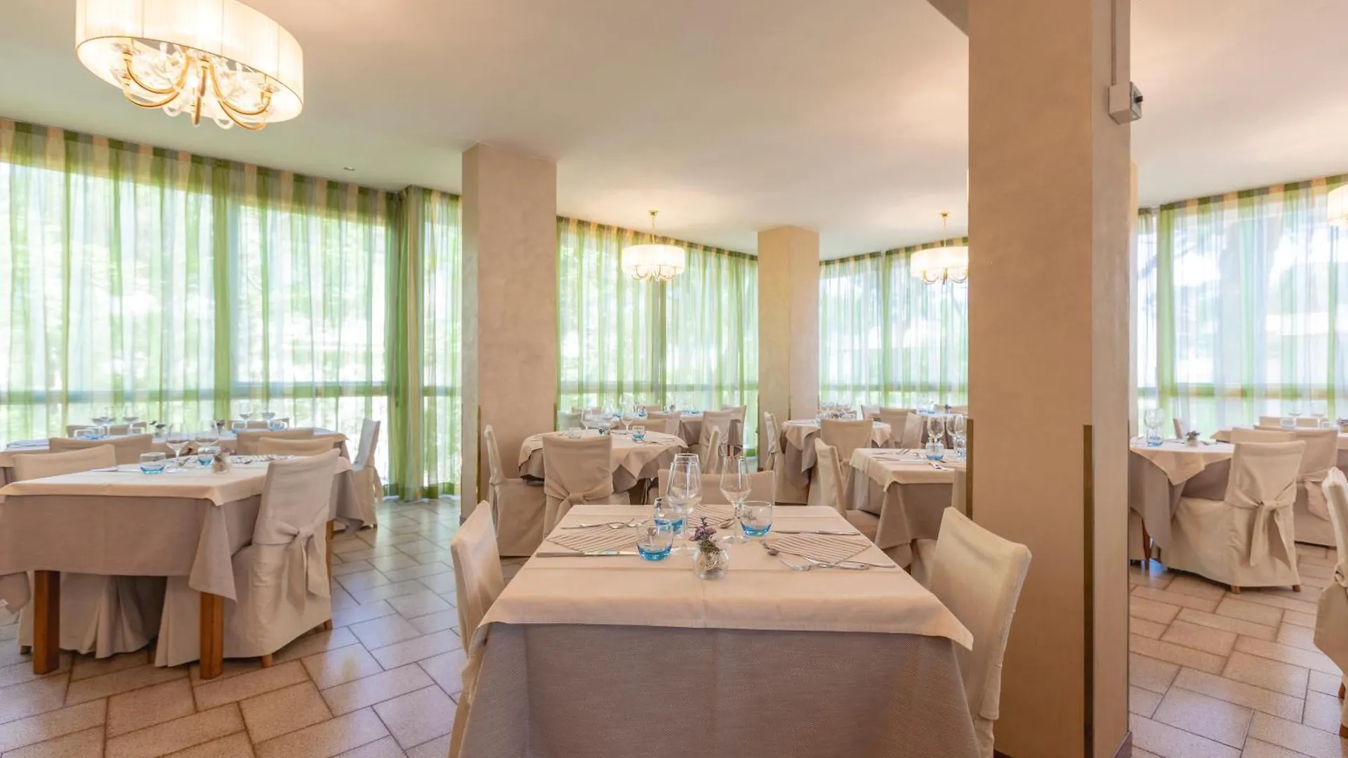 Hotel Deborah Milano Marittima 3*,