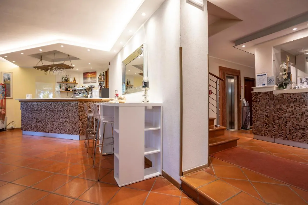 Hotel Deborah Milano Marittima 3*,