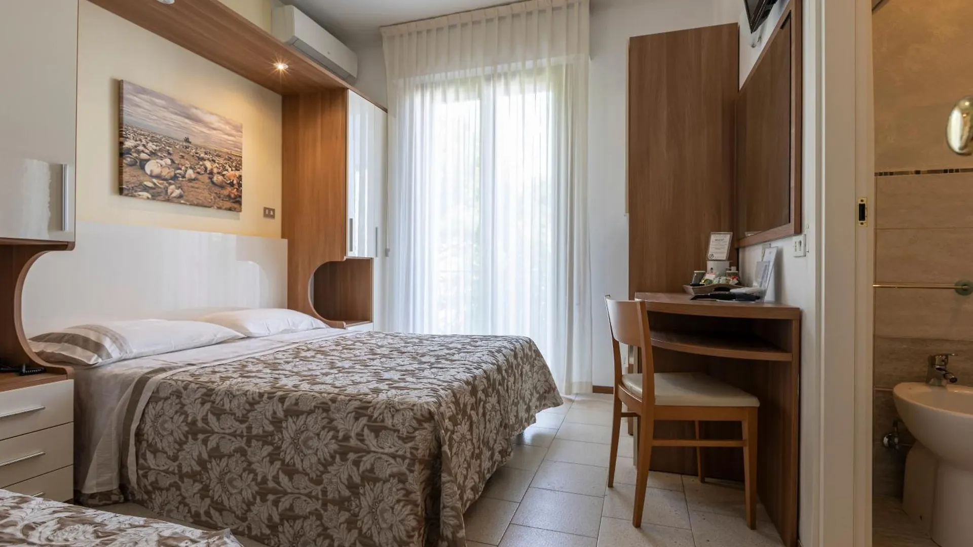 Hotel Deborah 밀라노마리티마