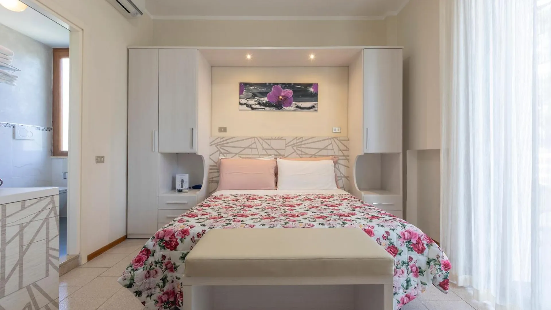 Hotel Deborah 밀라노마리티마