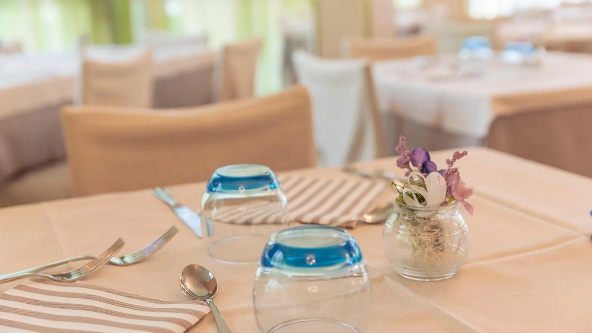Hotel Deborah 밀라노마리티마